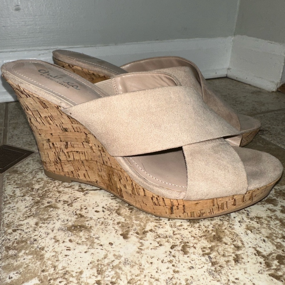 CHARLES BY CHARLES DAVID PLATFORM WEDGE SANDAL SIZE 8.
